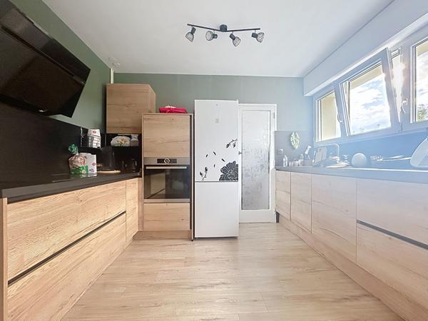 Appartement Longeville Les Metz 5 pièce(s) 89m2 - 3 chambres - balcon - cave - stationnement