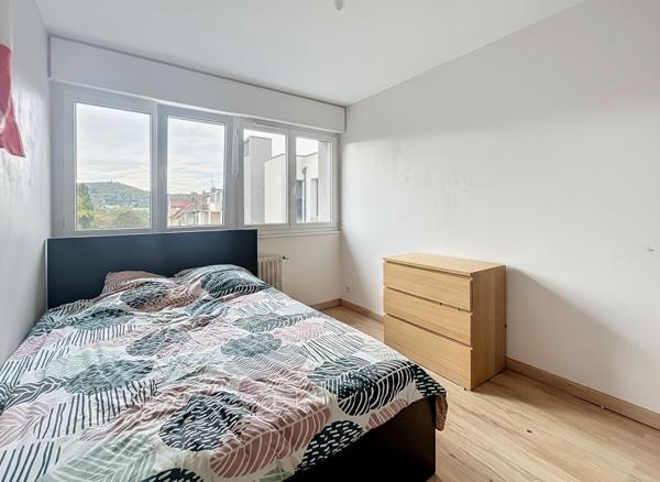 Appartement Longeville Les Metz 5 pièce(s) 89m2 - 3 chambres - balcon - cave - stationnement