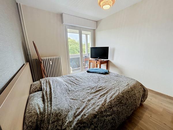Appartement Longeville Les Metz 5 pièce(s) 89m2 - 3 chambres - balcon - cave - stationnement