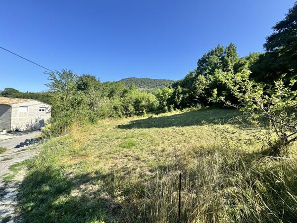La garde , gorges du verdon , un terrain de 920 M2 costructible