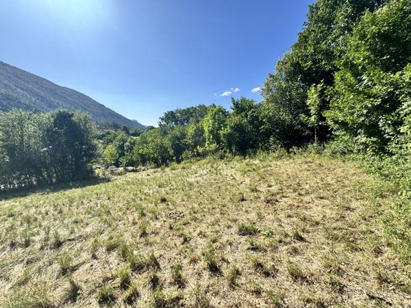 La garde , gorges du verdon , un terrain de 920 M2 costructible