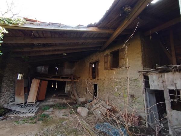 Maison de ville rénovée avec jardin et dépendances