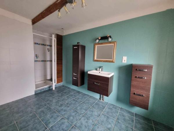 Maison de ville rénovée avec jardin et dépendances