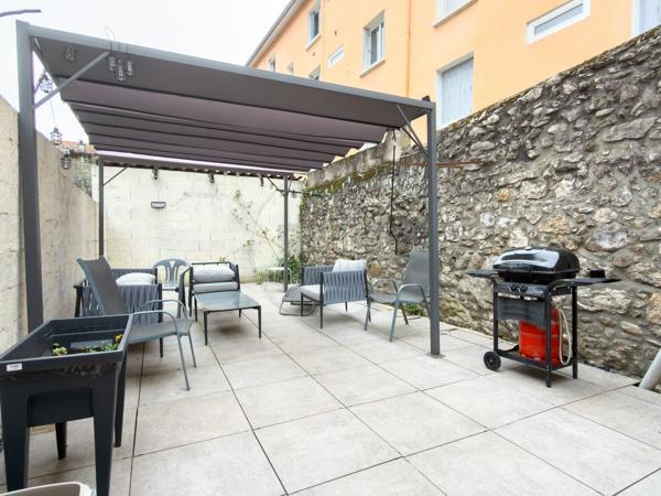 Maison de village avec cour et climatisation au Pouzin