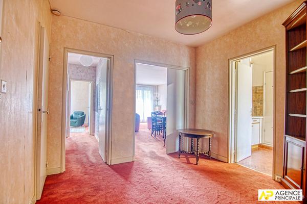 Versailles Avenue de Paris appartement 5 pièces 125.17 m² carrez situé au 4ème étage avec ascenseur, cave et grand box fermé €770 000 ** - Référence 25536