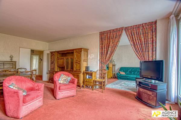 Versailles Avenue de Paris appartement 5 pièces 125.17 m² carrez situé au 4ème étage avec ascenseur, cave et grand box fermé €770 000 ** - Référence 25536