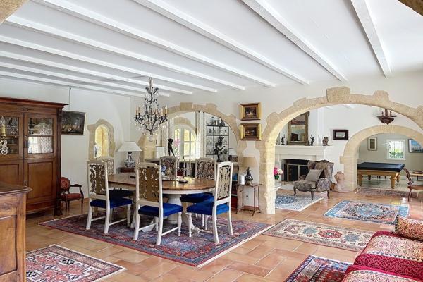 Vente Maison de luxe Uzès 11 Pièces 373 m²
