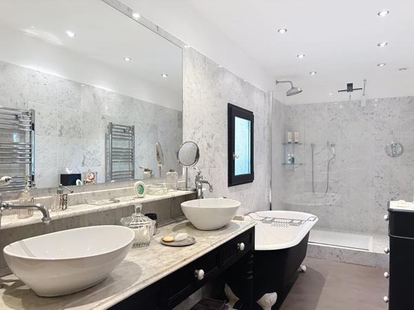Vente Maison de luxe Uzès 11 Pièces 373 m²