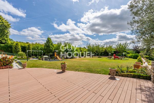 PROPRIETE D'EXCEPTION DE 9 PIECES (313m²) À ETIOLLES