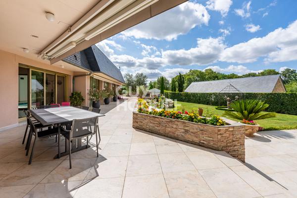 PROPRIETE D'EXCEPTION DE 9 PIECES (313m²) À ETIOLLES