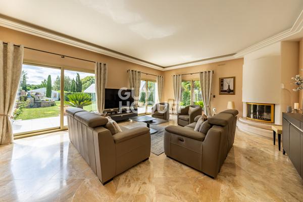 PROPRIETE D'EXCEPTION DE 9 PIECES (313m²) À ETIOLLES