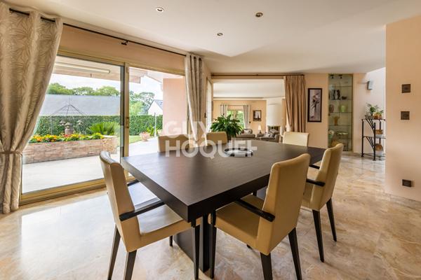 PROPRIETE D'EXCEPTION DE 9 PIECES (313m²) À ETIOLLES