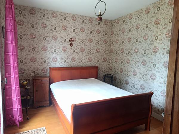 PROPRIETE DE 2 MASIONS ET ANNEXES EN BORD DE RIVIERE