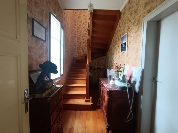 PROPRIETE DE 2 MASIONS ET ANNEXES EN BORD DE RIVIERE