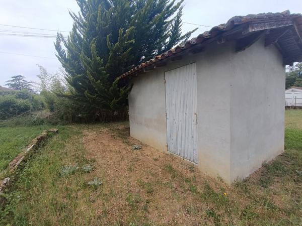 PROPRIETE DE 2 MASIONS ET ANNEXES EN BORD DE RIVIERE