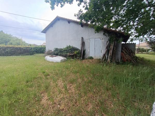 PROPRIETE DE 2 MASIONS ET ANNEXES EN BORD DE RIVIERE