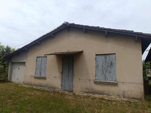 PROPRIETE DE 2 MASIONS ET ANNEXES EN BORD DE RIVIERE