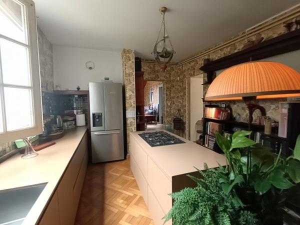 PROPRIETE DE 2 MASIONS ET ANNEXES EN BORD DE RIVIERE