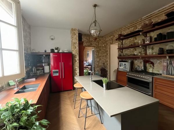 PROPRIETE DE 2 MASIONS ET ANNEXES EN BORD DE RIVIERE