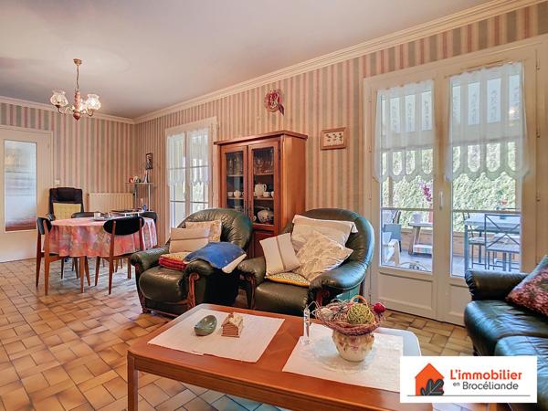 Maison de plain-pied au calme avec grand terrain et véranda