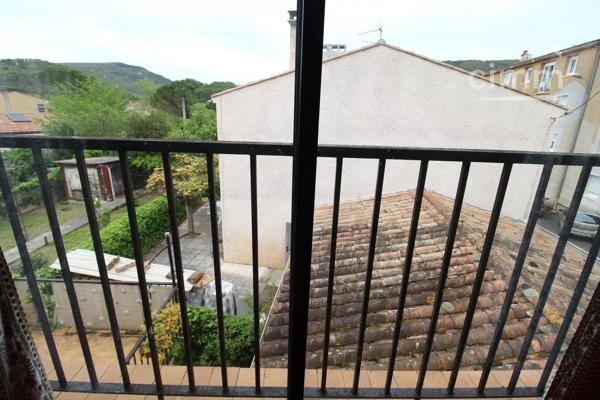 VENDU une maison de 104m² avec un jardin, une terrasse et un garage.