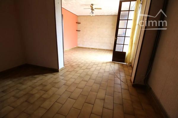 VENDU une maison de 104m² avec un jardin, une terrasse et un garage.
