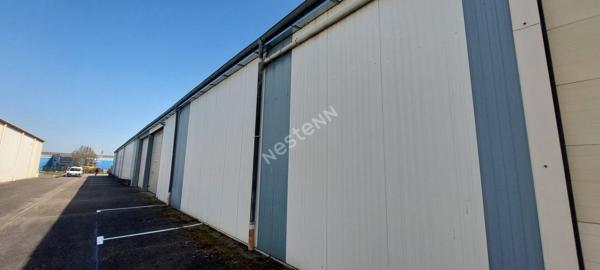 Local artisanal commercial ou dépôt de 387.7 m²