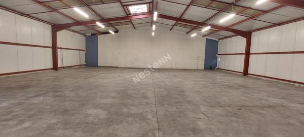 Local artisanal commercial ou dépôt de 387.7 m²