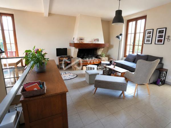 Maison individuelle non mitoyenne avec 3 chambres, terrasse et garage