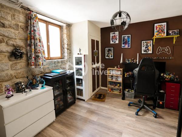 Maison individuelle non mitoyenne avec 3 chambres, terrasse et garage