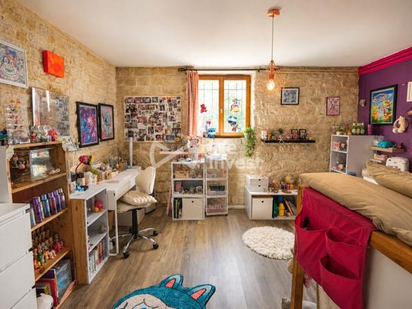 Maison individuelle non mitoyenne avec 3 chambres, terrasse et garage
