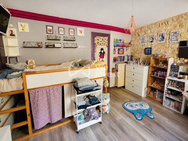 Maison individuelle non mitoyenne avec 3 chambres, terrasse et garage
