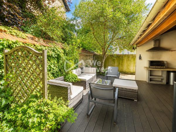 Maison individuelle non mitoyenne avec 3 chambres, terrasse et garage