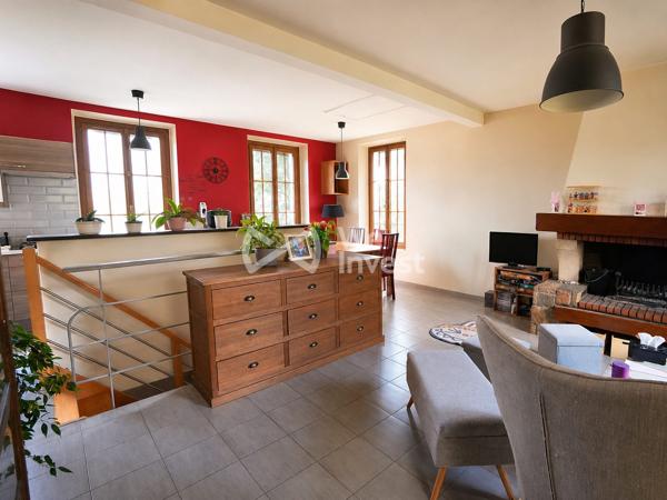 Maison individuelle non mitoyenne avec 3 chambres, terrasse et garage