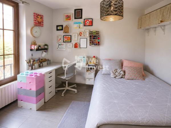 Maison individuelle non mitoyenne avec 3 chambres, terrasse et garage
