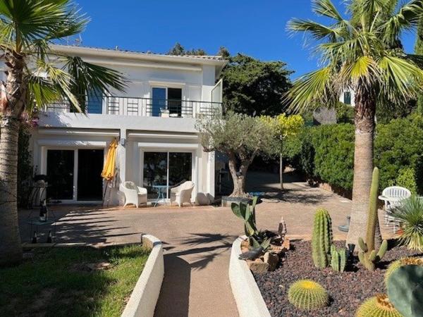 Duplex pieds dans l'eau à Anthéor