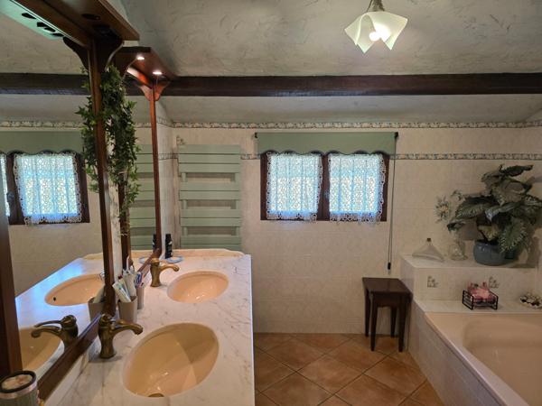 Exclusivité Les Avenières. Maison + dépendance