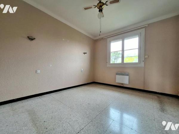SAINT-ASSISCLE, APPARTEMENT T3 AVEC GRAND GARAGE ET CAVE !