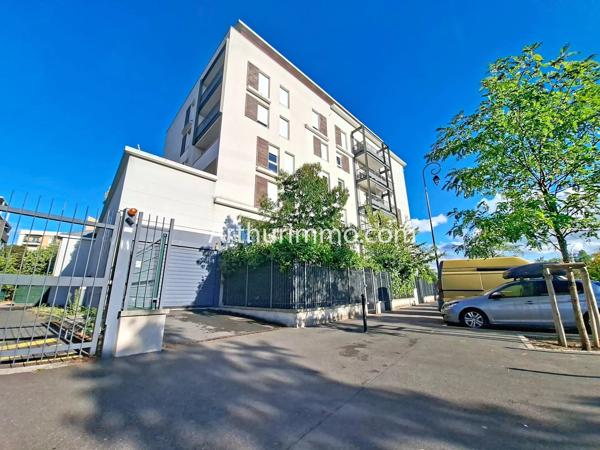 Vente                                                      Appartement
                        
                     3 pièces                      59 m2                     à Limeil-Brévannes