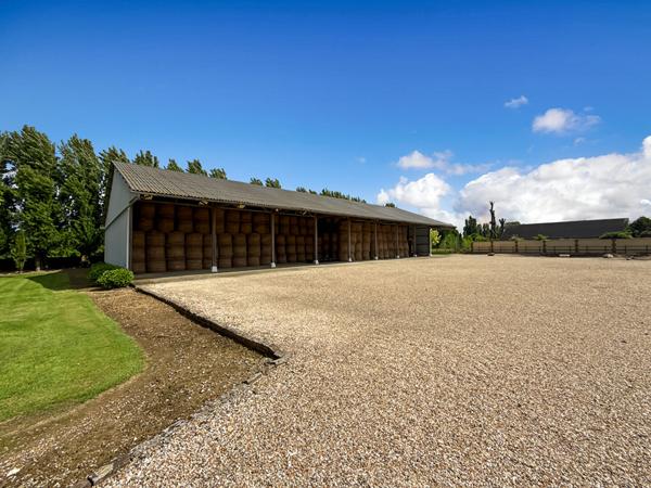 CORPS DE FERME secteur LYONS LA FORET
