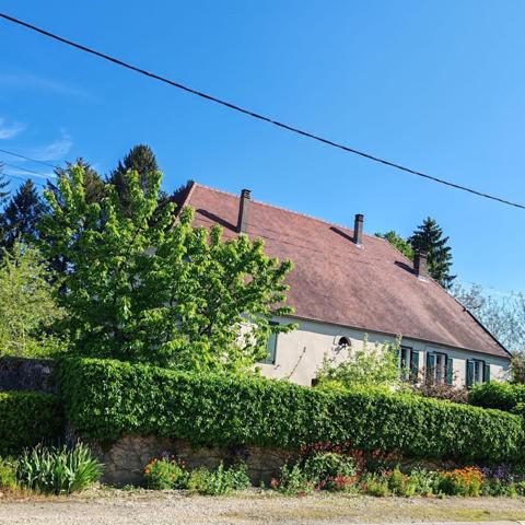 Jolie maison de maître rénovée à CHAMBLAY ( JURA)