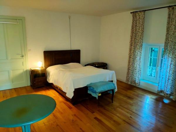 Jolie maison de maître rénovée à CHAMBLAY ( JURA)