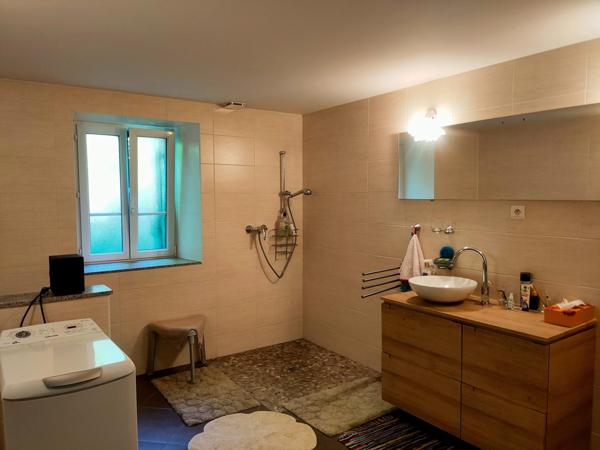 Jolie maison de maître rénovée à CHAMBLAY ( JURA)