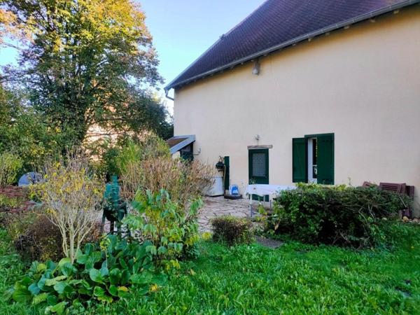 Jolie maison de maître rénovée à CHAMBLAY ( JURA)