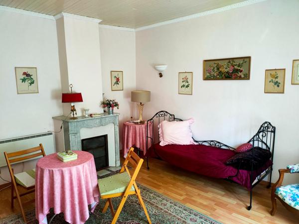 Jolie maison de maître rénovée à CHAMBLAY ( JURA)