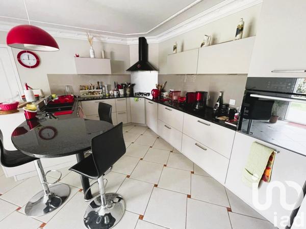 Maison 8 pièces de 253 m² à Longuenée-en-Anjou (49770)