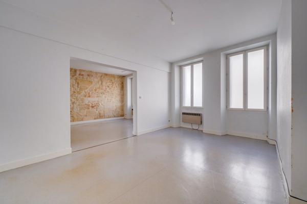 Saint-André-de-Cubzac (33240) Maison 11 pièces en R+3 d'environ 250m2 habitables plus combles, parking et jardin