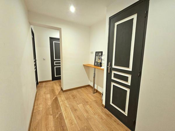 Maison à DEVILLE-LES-ROUEN, 76250 - 8 pièces 221m²