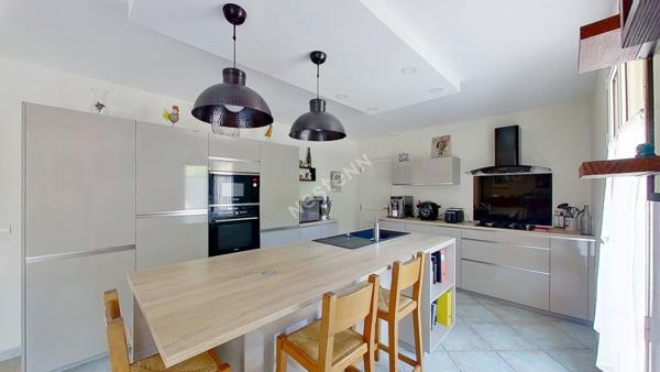 Maison Marines 8 pièces - 197m²