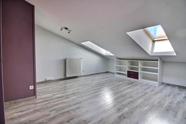 Appartement 5 pièces LYON 3 avec grand garage et balcon à vivre au dernier étage